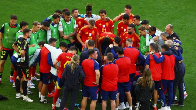 Piña de los jugadores de España en la Eurocopa