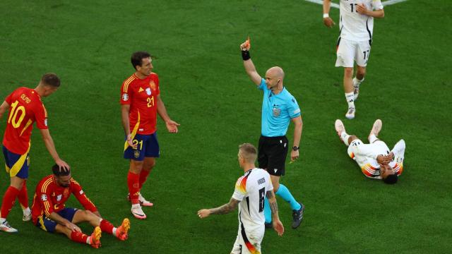 Carvajal ve la tarjeta roja frente a Alemania.