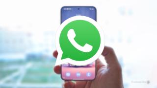 Icono de WhatsApp sobre un móvil Samsung Galaxt S24+