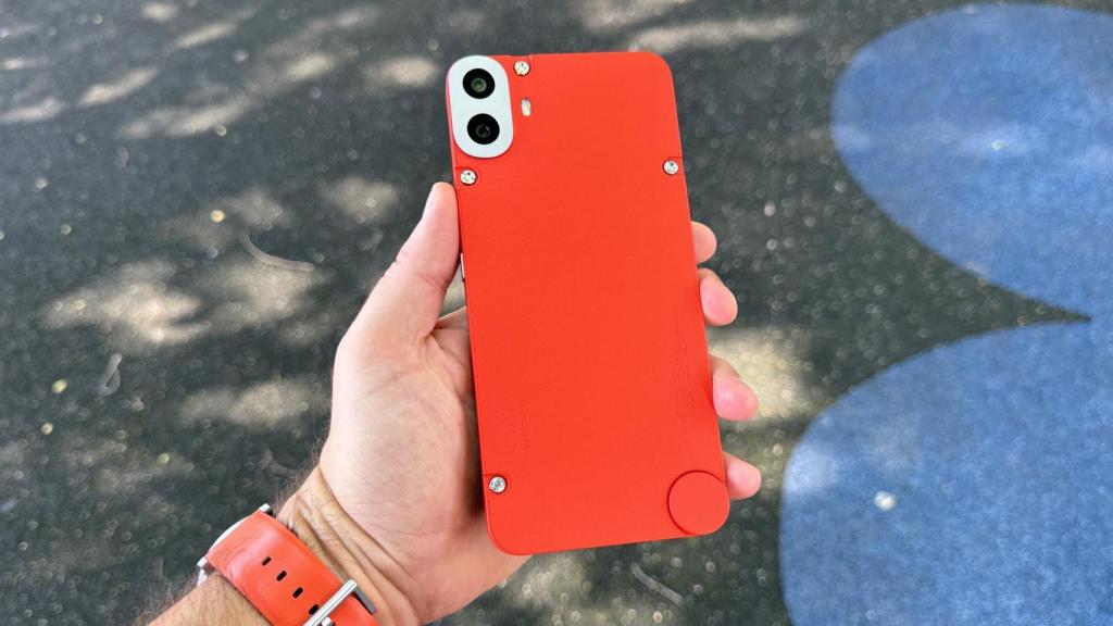 Un CMF Phone 1 by Nothing como el probado por los investigadores