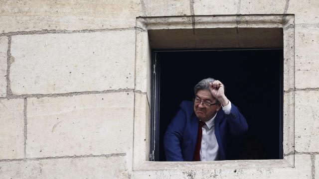 Jean-Luc Mélenchon, líder de la coalición de izquierda Nuevo Frente Popular celebra los resultados de las elecciones en Francia.