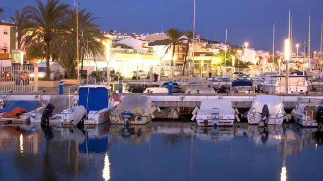 Imagen de archivo del puerto de Caleta de Vélez.