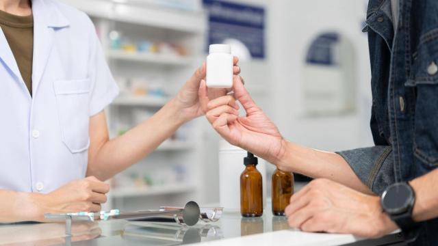 Compra de medicamentos en una farmacia