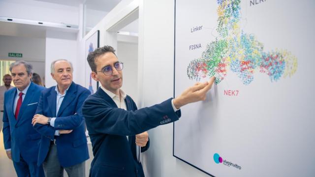 Doctor Pablo Pelegrín en las oficinas