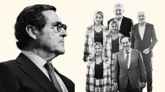 A la izquierda, Antonio Garamendi. A la derecha, Yolanda Díaz con Wayne Griffiths, Ángel Vilá y Antonio Huertas.