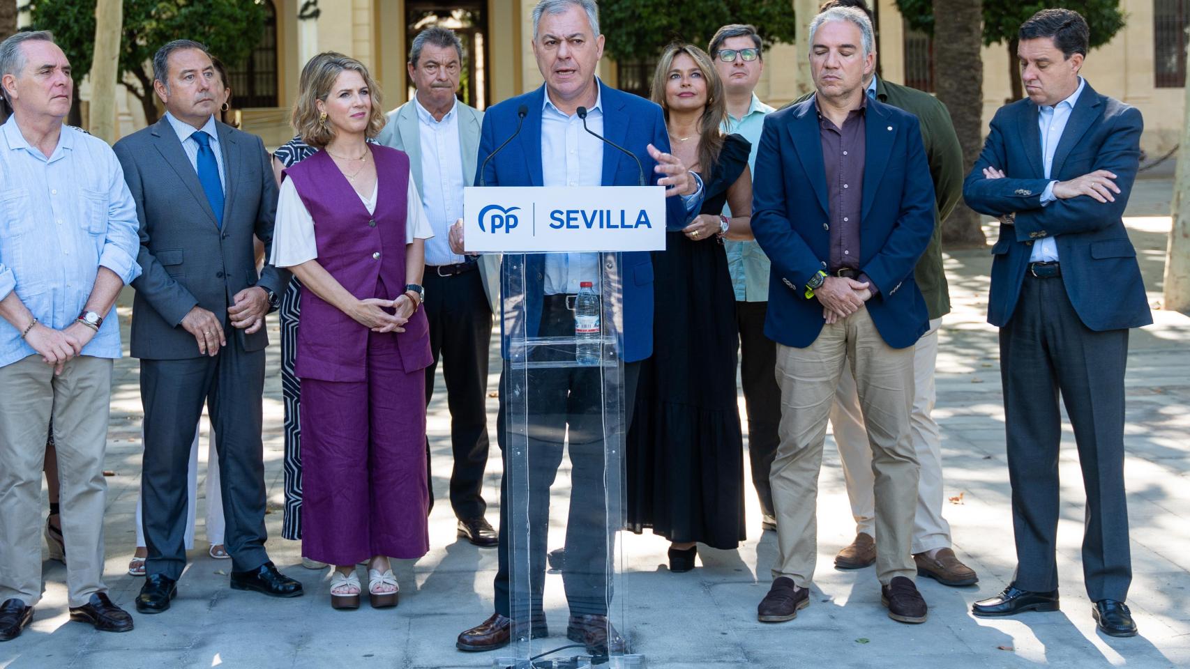 El alcalde, este miércoles en la Plaza Nueva.