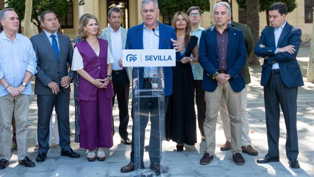 El alcalde, este miércoles en la Plaza Nueva.