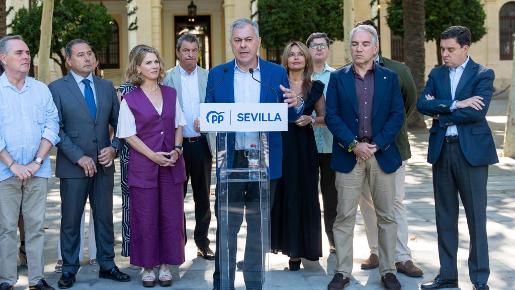 El alcalde, este miércoles en la Plaza Nueva.