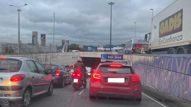 Retenciones en Beiramar, en Vigo, por un accidente.