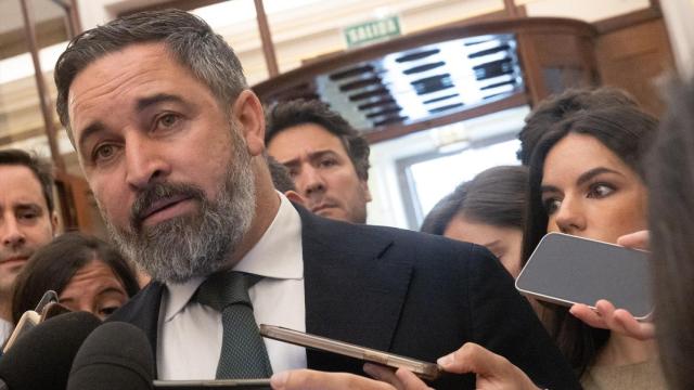 El presidente de Vox, Santiago Abascal, este jueves en los pasillos del Congreso de los Diputados.