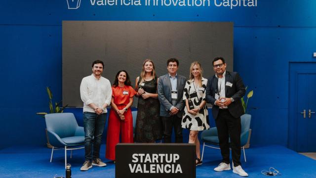 Guillermo Chávez, responsable de los mercados español, latinoamericano y francés en e-Residency; Ángela Castelló, CRO en Startup Valencia; Linda Võeras, Early Stage Deep Tech Investor en Karma Ventures; Nacho Mas, CEO en Startup Valencia; Helery Pops, inversora en Practica Capital; y Krloos Rivera, director of Governmental Affairs, Global Growth, Investment and Ecosystems en Startup Valencia.