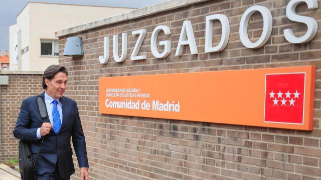 El actor Luis Lorenzo, en noviembre de 2022, abandonando unos juzgados de Madrid.