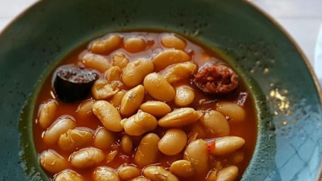 Una fabada con alubias León, uno de los platos estrella de 'Las esparteras'