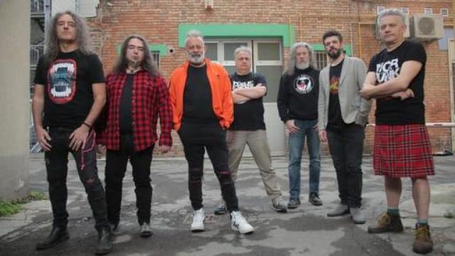 Francesco Moneti, Franco D’Aniello, Davide Morandi, Leonardo Sgavetti, Massimo Ghiacci, Gianluca Spirito y Enrico Torreggiani: los miembros actuales del grupo italiano Modena City Ramblers. Foto: Cedida por Francesco Moneti
