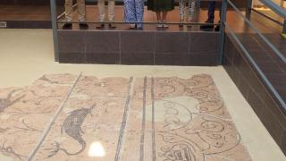 Foto de familia de renovación del convenio entre la UA y Aguas de Alicante.