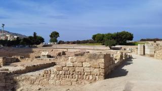 Las piedras blancas del yacimiento del tossal de Manises dan una clara pista del nombre de Alicante.