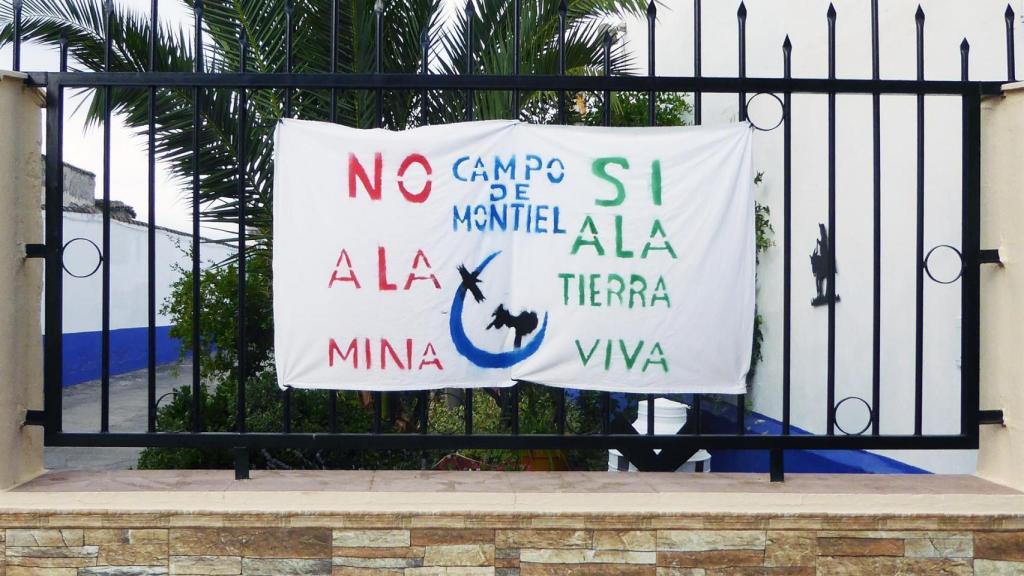 Cartel de la plataforma 'Sí a la Tierra Viva'.