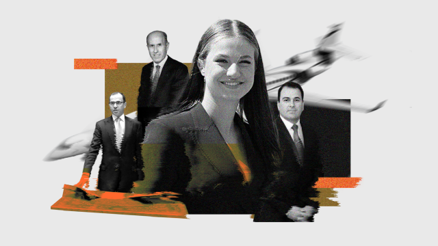 La princesa Leonor, rodeada de tres de las personas que le acompañaron a su viaje a Lisboa: Camilo Villarino (i.), Francisco de Lizaur (c.) y el general Herráiz.