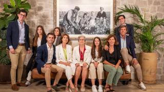 De izquierda a derecha, Patricia Sánchez Moro, Alberto Medina Moro, Estrella Moro, Mario Sánchez Moro, Rubí Moro, Felisa Espinosa, Elvira Moro, Fabiola Moro, Javier Moro y Héctor Medina Moro.