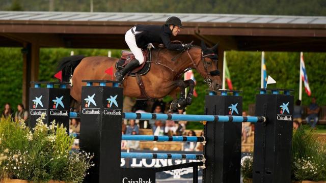 Maikel Van de Vleuten se lleva el Trofeo Caixabank en el Centro Casas Novas de A Coruña