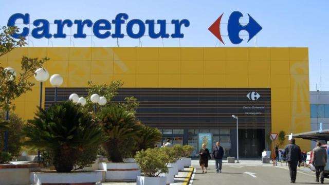 Fachada Carrefour.