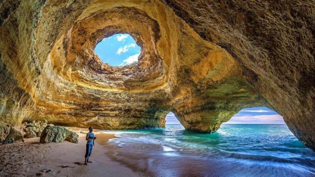 Faro y Albufeira, las ciudades que son referencia del turismo de sol y plata en el Algarve.