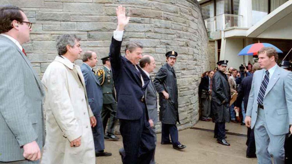 Ronald Reagan momentos antes de ser tiroteado.