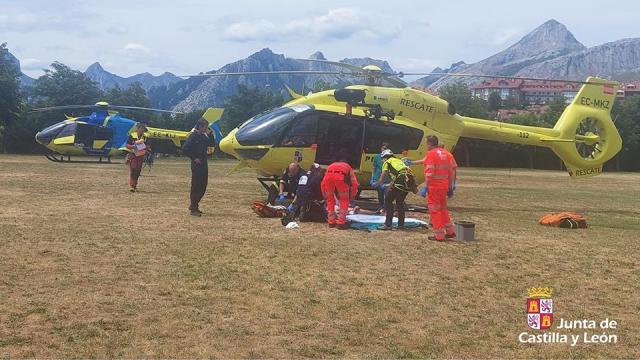 Imagen del rescate a los dos heridos en León