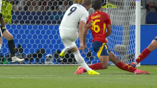 Rodri se lesiona durante el disparo de Kane.