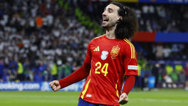 Cucurella celebra la Eurocopa con España.