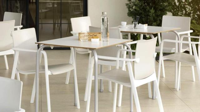 Sillas de terraza de bar de la compañía valenciana SP-Berner. EE