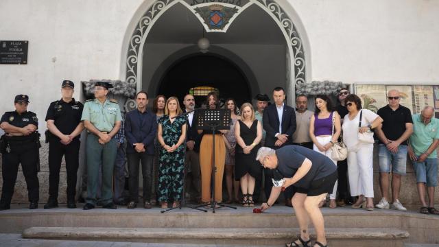 El minuto de silencio este domingo en Buñol, donde se investiga la muerte de una mujer a manos de su pareja.