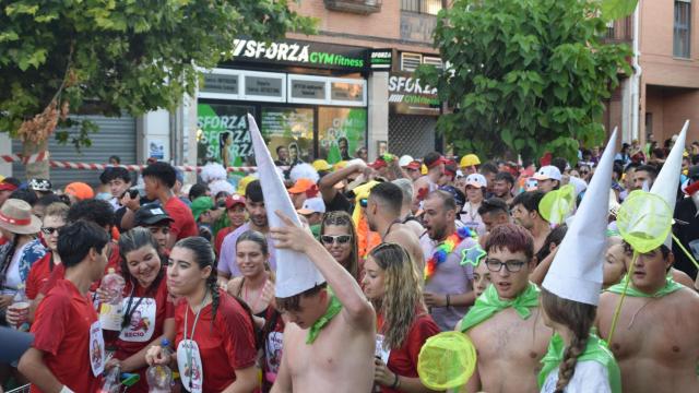 El desfile de peñas de La Cistérniga un año anterior