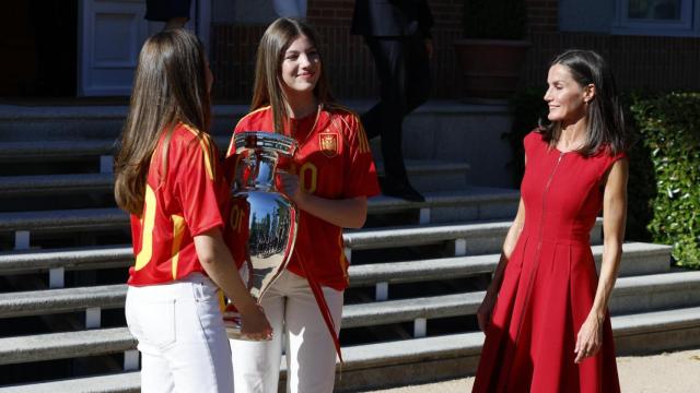 La princesa Leonor, la infanta Sofía y la reina Letizia.