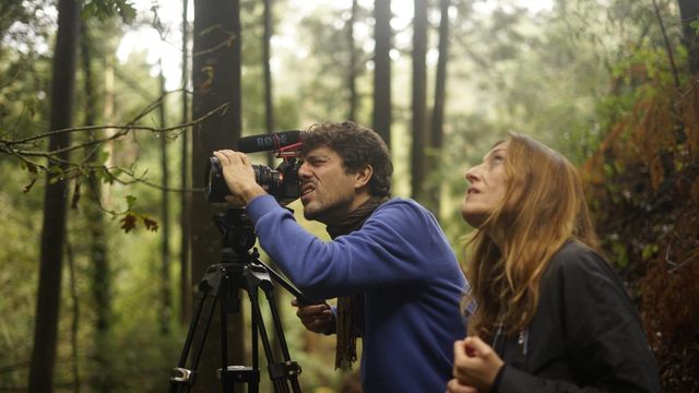 La fotógrafa gallega Ana Amado, junto al director gallego de cine, Lois Patiño