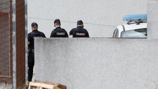 Muere un trabajador de 36 años al caer del techo de una nave en el Puerto