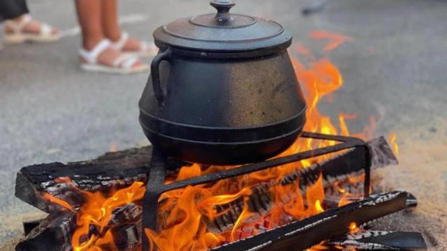 Un caldero con este plato típico valenciano.
