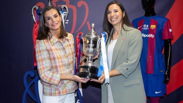 María Ángeles García, junto a la reina Letizia en la final de la Copa de la Reina 2024