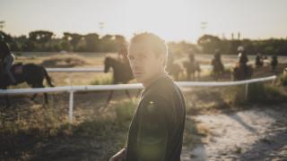Guillermo Arizkorreta, el domador de purasangres con el mejor palmarés de España: así entrena los caballos de carreras de la élite