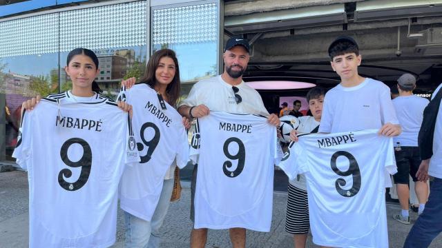 Una familia ha viajado desde Dinamarca sólo para acudir a la presentación de Mbappé con el Real Madrid.