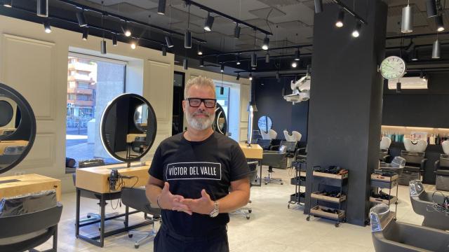 Así es el peluquero más famoso de España: tiene más de 1,6 millones de seguidores en redes
