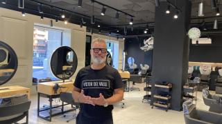 Así es el peluquero más famoso de España: tiene más de 1,6 millones de seguidores en redes