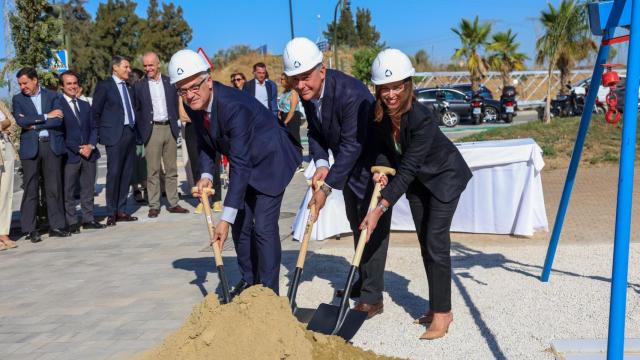 Acto de la primera piedra en la nueva promoción.