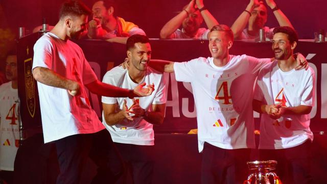 Navas, entre otros jugadores de la Selccción.