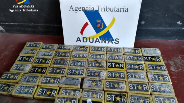 Los fardos de cocaína incautados en la operación Patinete.