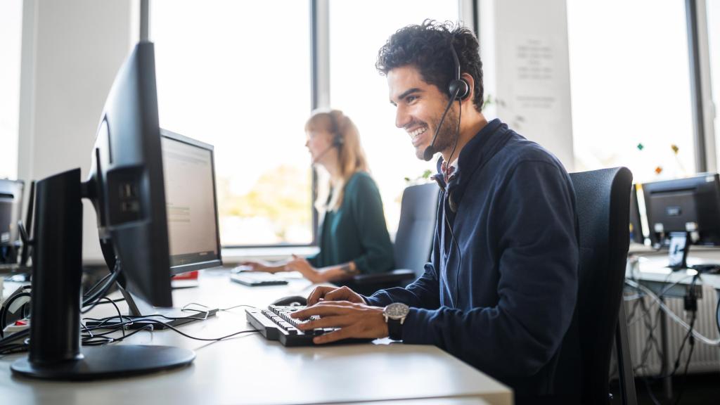 Archivo. Un trabajador de una operadora