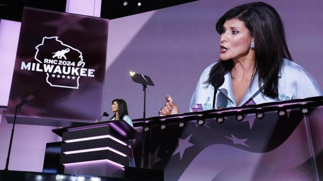 Nikki Haley interviene durante la Convención republicana en Milwaukee.