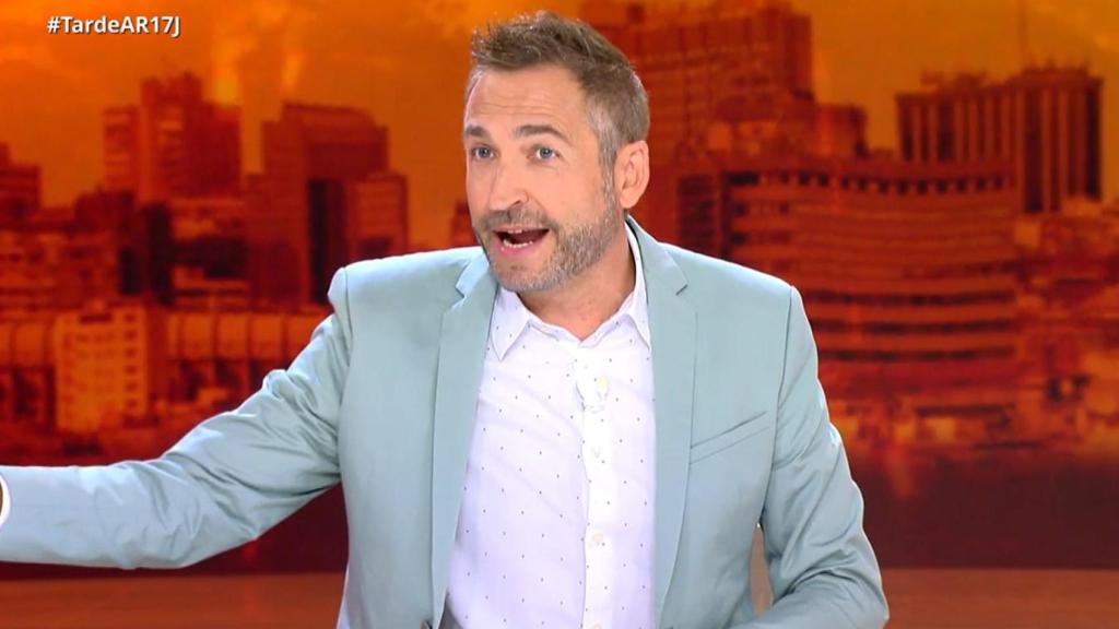 Frank Blanco bromea con las vacaciones de Xavier Sardà en 'TardeAR'.
