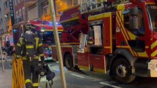 Evacúan a los huéspedes de un hotel de lujo junto a la Gran Vía de Madrid por un incendio