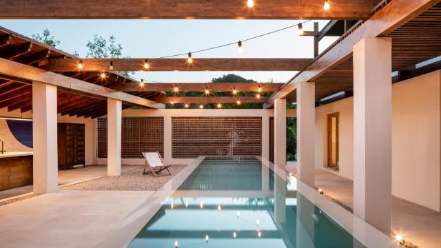 La piscina y patio interior de Sa Taronja.